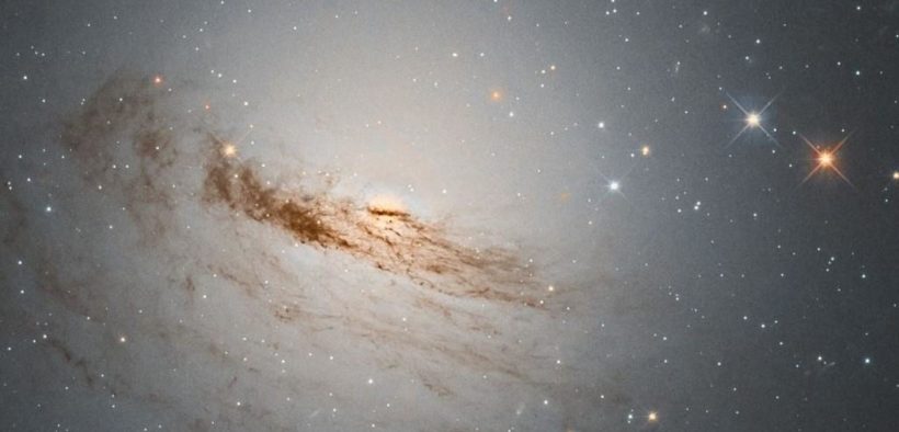 მომაკვდავი გალაქტიკა NGC 1947