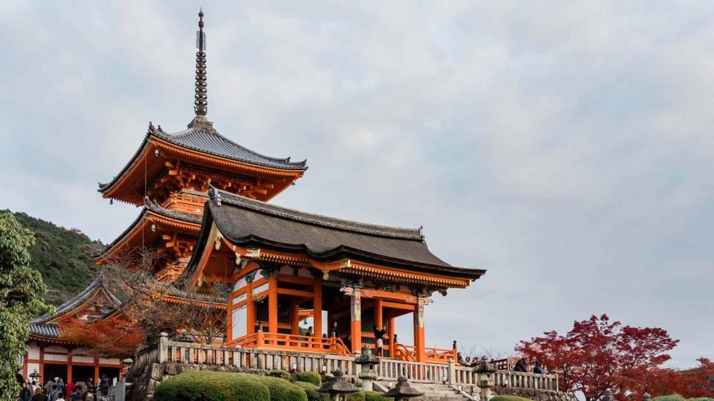 კიომიძუ-დერა (kiyomizu-dera), იაპონურად - „სუფთა წყლის ტაძარი“ - იაპონია
